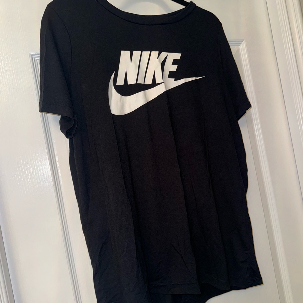 Nike Red and Black Tag Detail